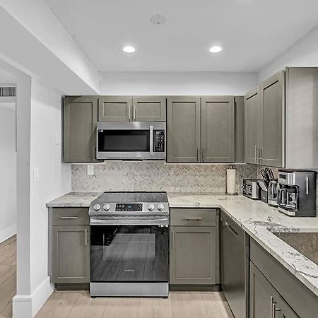 One Bedroom Steps Away From The Beach! Sunny Isles Beach Exteriér fotografie