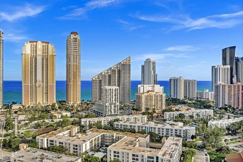 One Bedroom Steps Away From The Beach! Sunny Isles Beach Exteriér fotografie