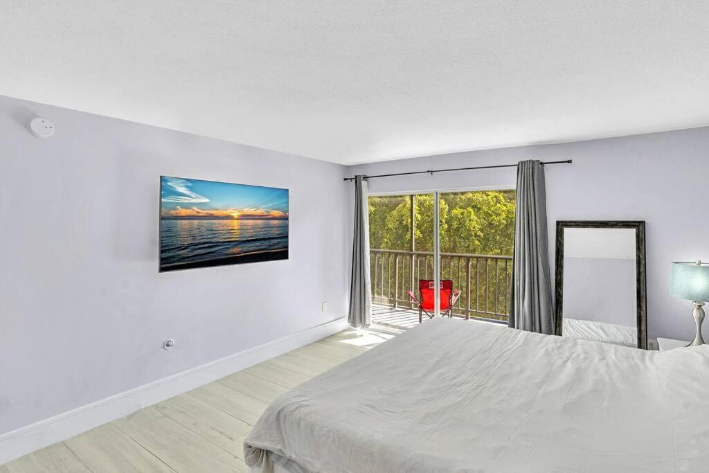 One Bedroom Steps Away From The Beach! Sunny Isles Beach Exteriér fotografie