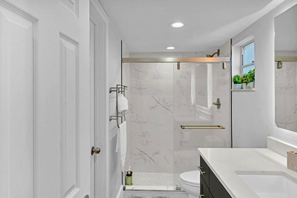 One Bedroom Steps Away From The Beach! Sunny Isles Beach Exteriér fotografie