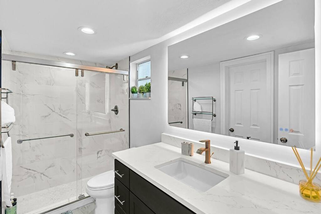 One Bedroom Steps Away From The Beach! Sunny Isles Beach Exteriér fotografie